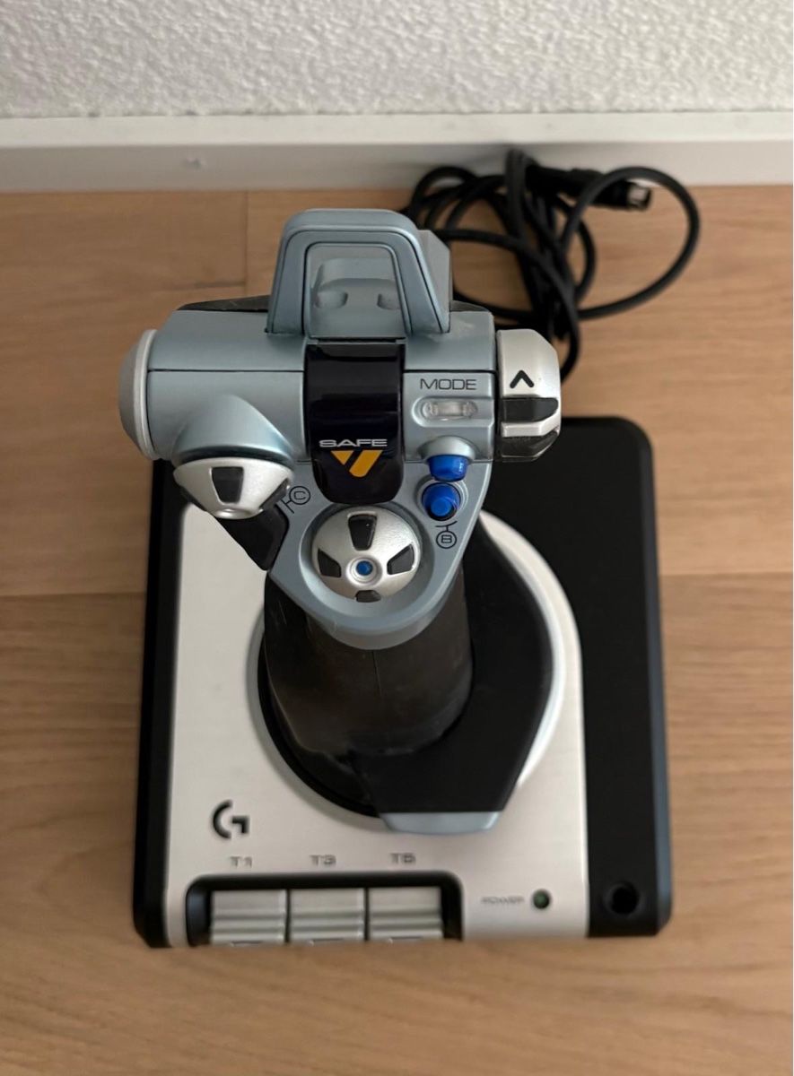 Manettes: Logitech Joystick – D'occasion à Brunnen par eli_8ykg 3