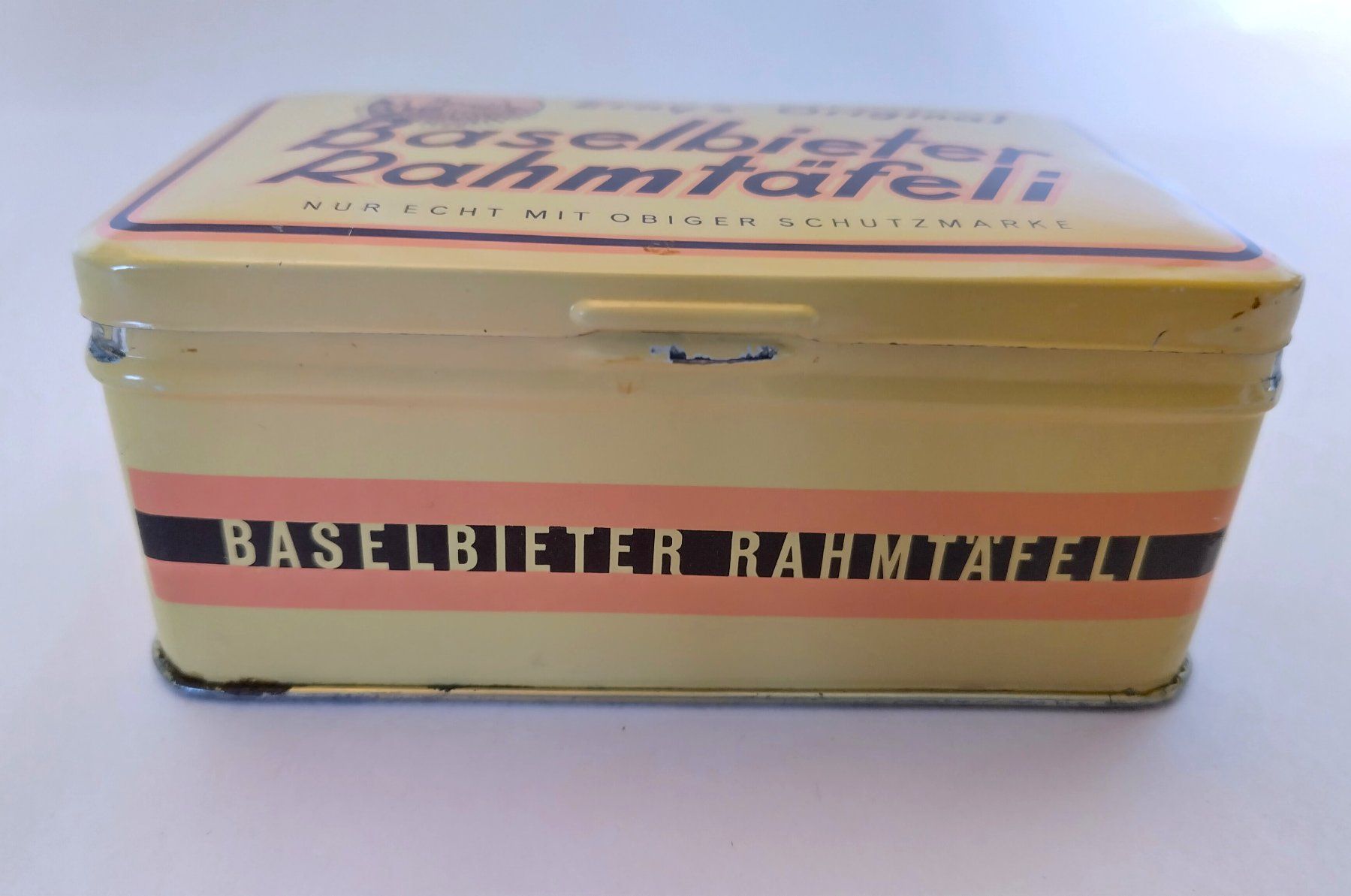 Barattoli: Alte Blechdose Baselbieter Rahmtäfeli ab Fr. 5.- / Erny's – Usato da Bellach venduto da JingleJerry 1