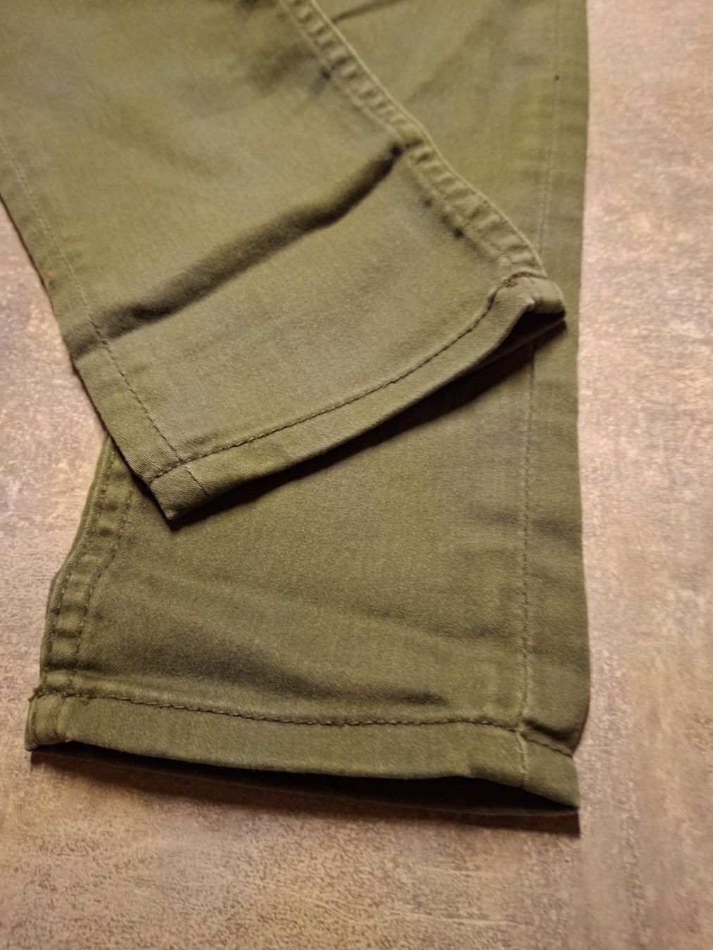 Pantaloni: Pantalon vert olive taille 34 marque LOGG – Usato da Villiers venduto da san_jn5w 1