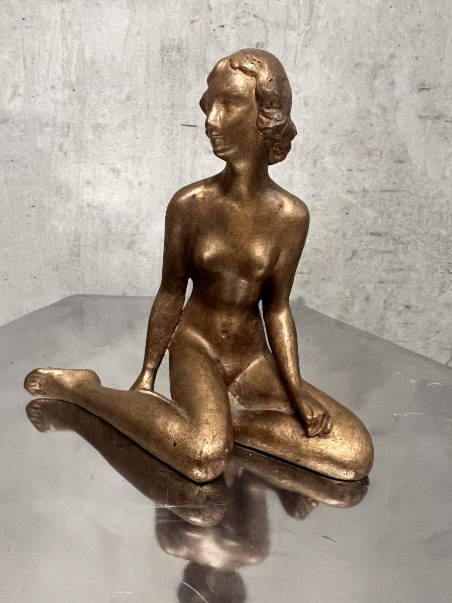 Figuren: Bronzefigur Sitzende Dame mit eingegossener Nummer by Arnold – Gebraucht aus Zürich von Privat_13 1
