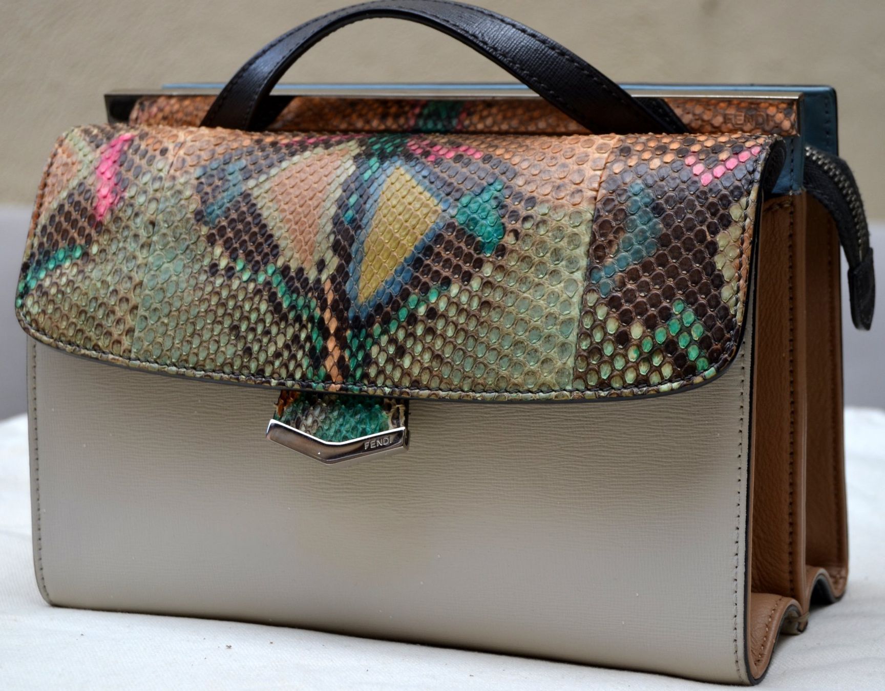 Fendi Taschen für Damen: Fendi Python Demi Jour Tasche / sac – Gebraucht aus Collonges von Auganien 4