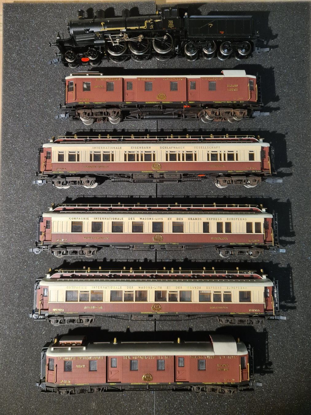 Liliput Modellini di ferrovie: Simplon-Orient-Express mit SBB A 3/5 705 – Nuovo (secondo la descrizione) da Gachnang venduto da 10811 1