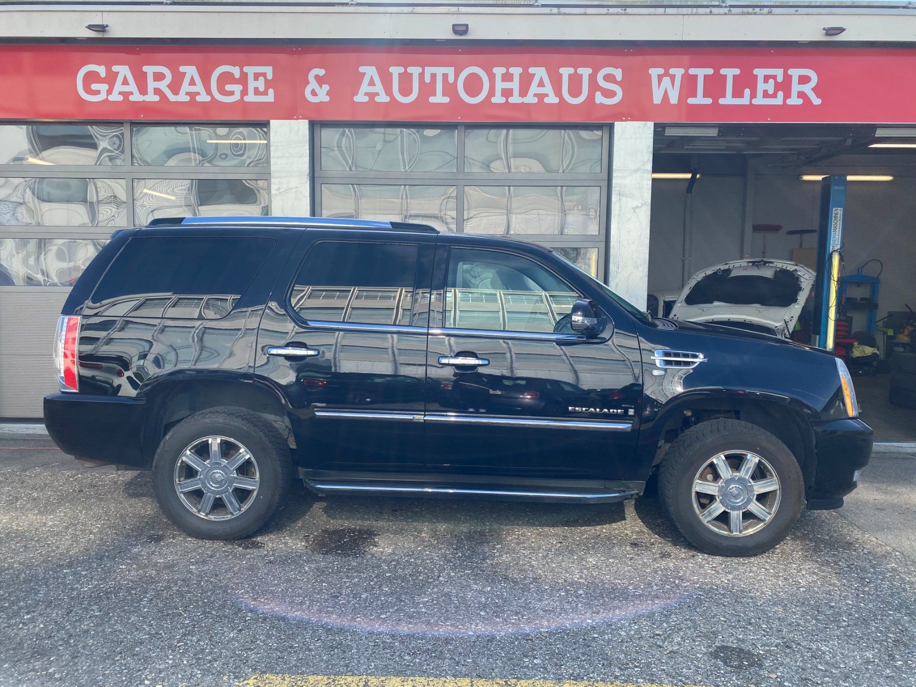 Cadillac Automobili: Cadillac Escalade 6.2 Elegance – Usato da Biel/Bienne venduto da AS24 3