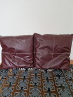2 Kissen braun Kunstleder, 67x67cm