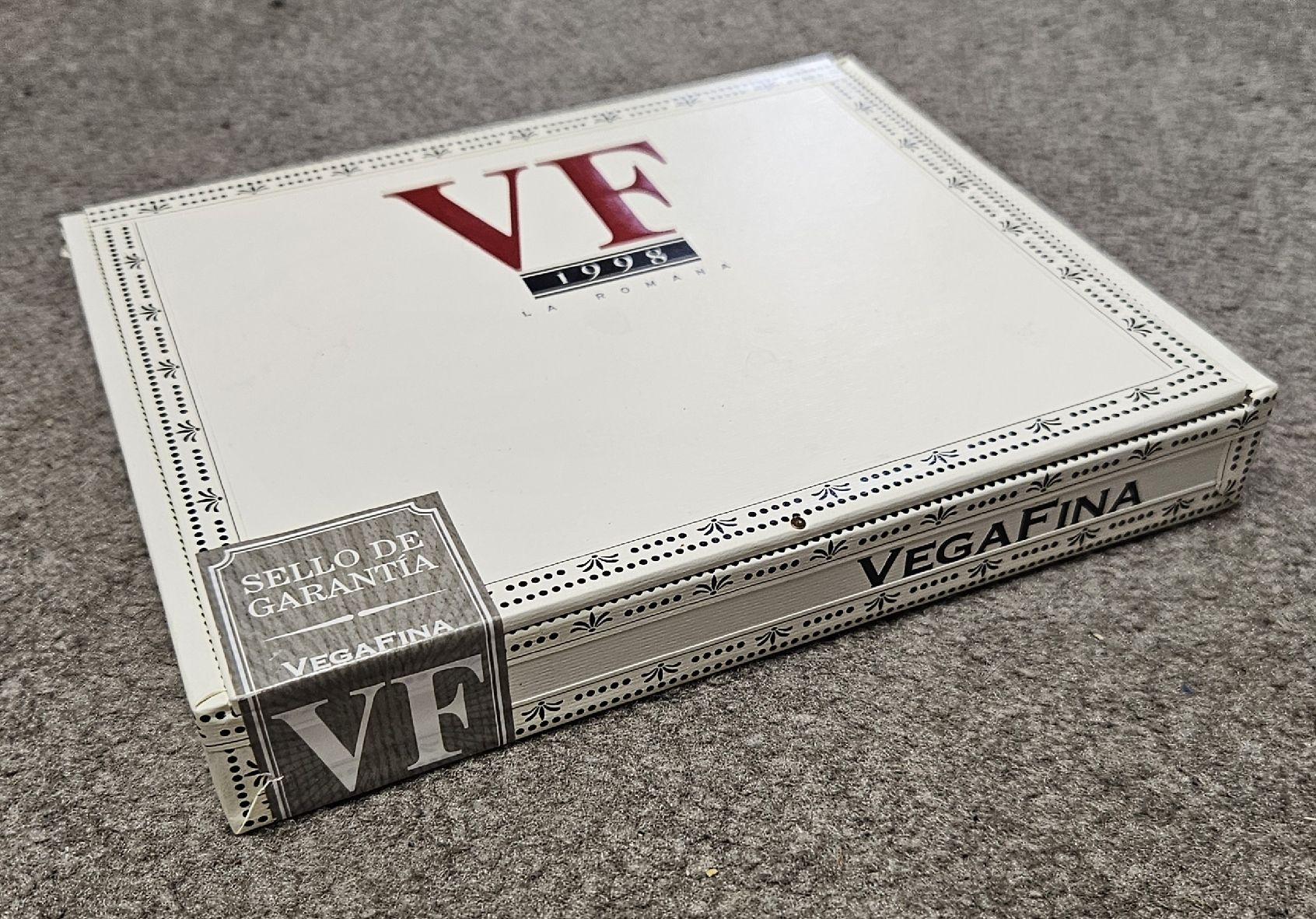 Sigari: Zigarren VEGAFINA 1998 VF 46 – Nuovo e nell'imballaggio originale da Dachsen venduto da Topparts1
