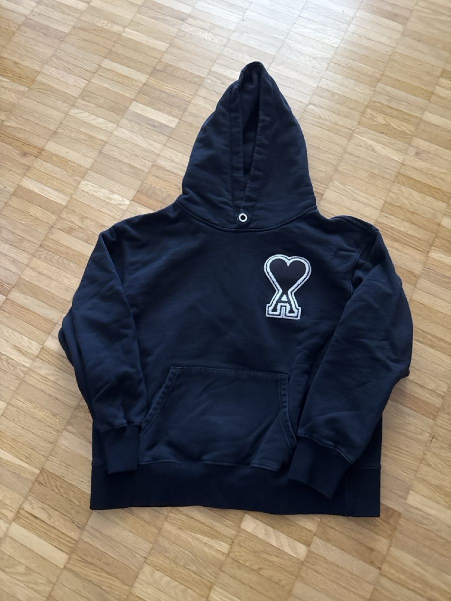 Maglioni & Felpe: AMI Paris Hoodie original  – Usato da Sisseln AG venduto da Gommibaerli87