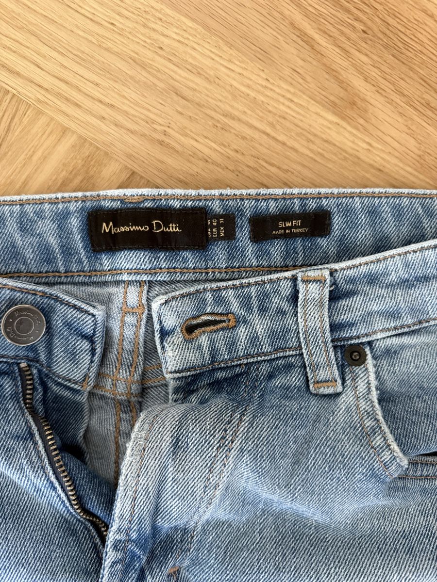 Massimo Dutti Jeans: Massimo Dutti Slim Fit Jeans Light Wash – Usato da Zürich venduto da max_9ym2 1