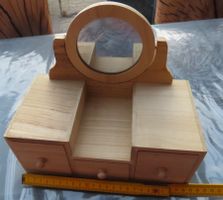 Charmante petite coiffeuse en bois avec miroir!
