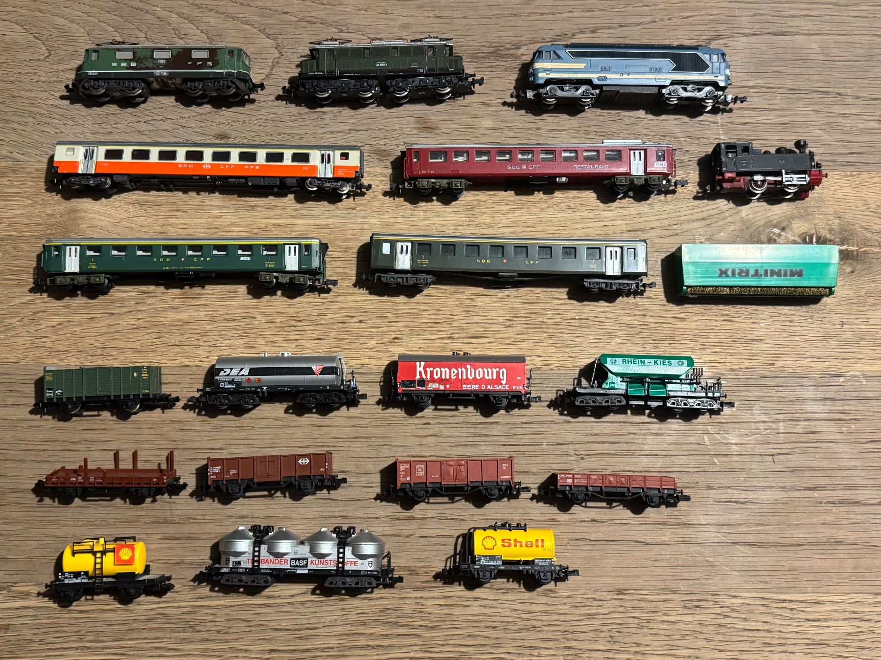 Trix Modellini di ferrovie: Minitrix + Diverse Spur N Loks und Wagen – Usato da Seon venduto da Klammer99