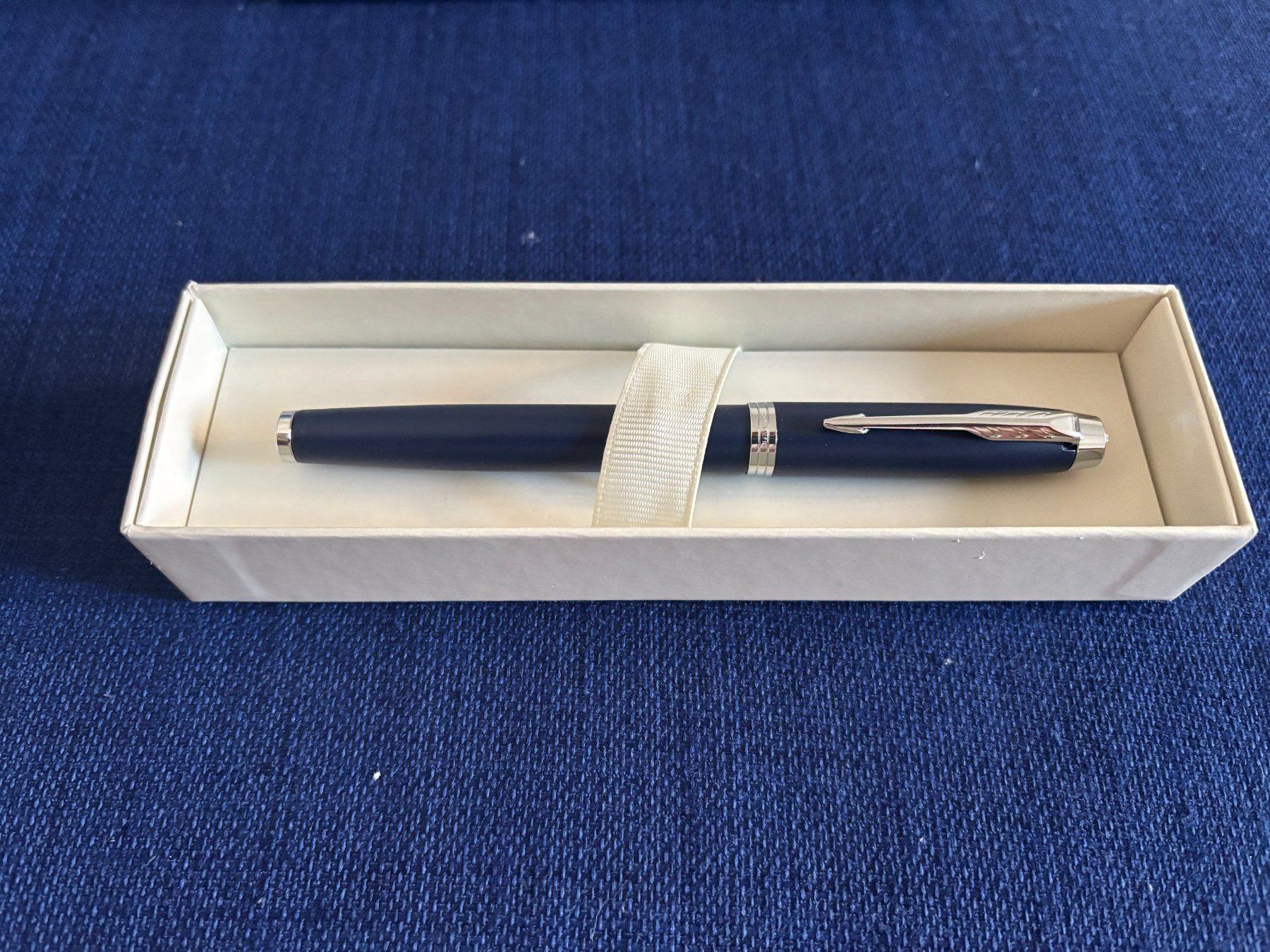 Parker Altro in Scrittura & Disegno: Parker IM Rollerball Mattblau/Chrom mit Originalbox – Nuovo (secondo la descrizione) da Hergiswil NW venduto da man_j7cb 1