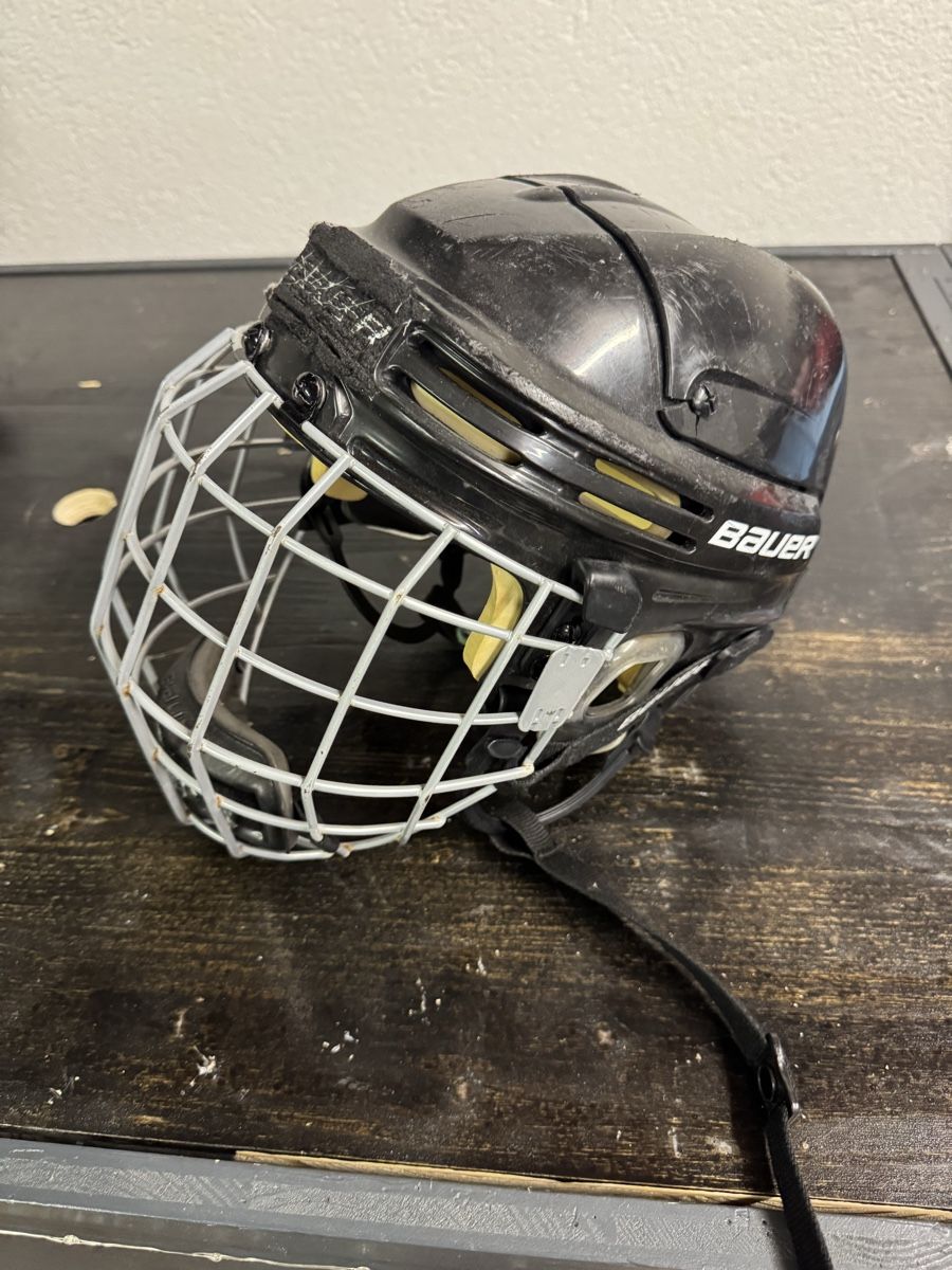 Bauer Caschi: Bauer Hockey Helm schwarz mit Gitter, Grösse M – Usato da Langenthal venduto da Ginli28 1