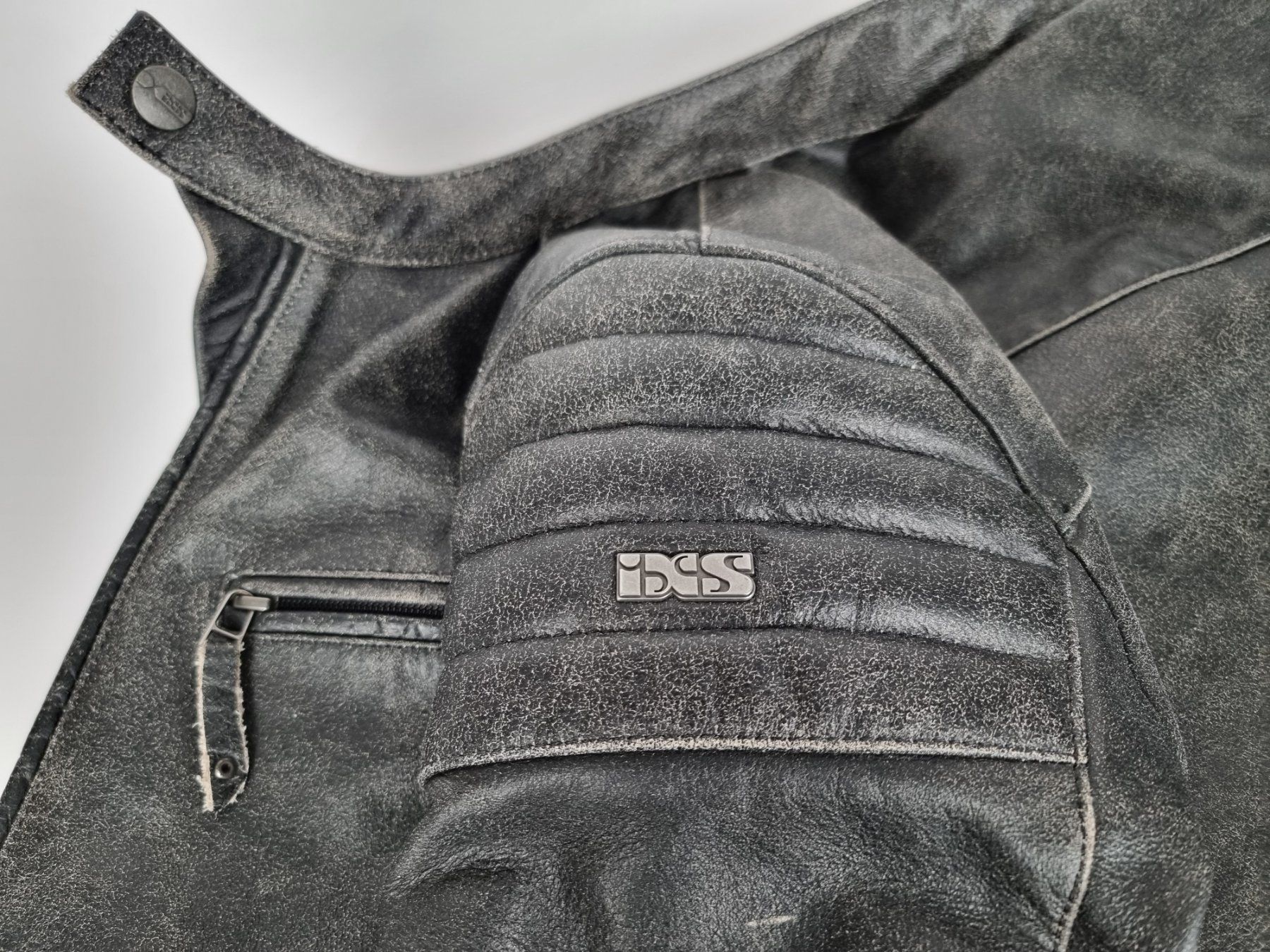 IXS Giacche: iXS Motorrad-Lederjacke – Usato da Urtenen-Schönbühl venduto da Restwert_Schoenbuehl 3