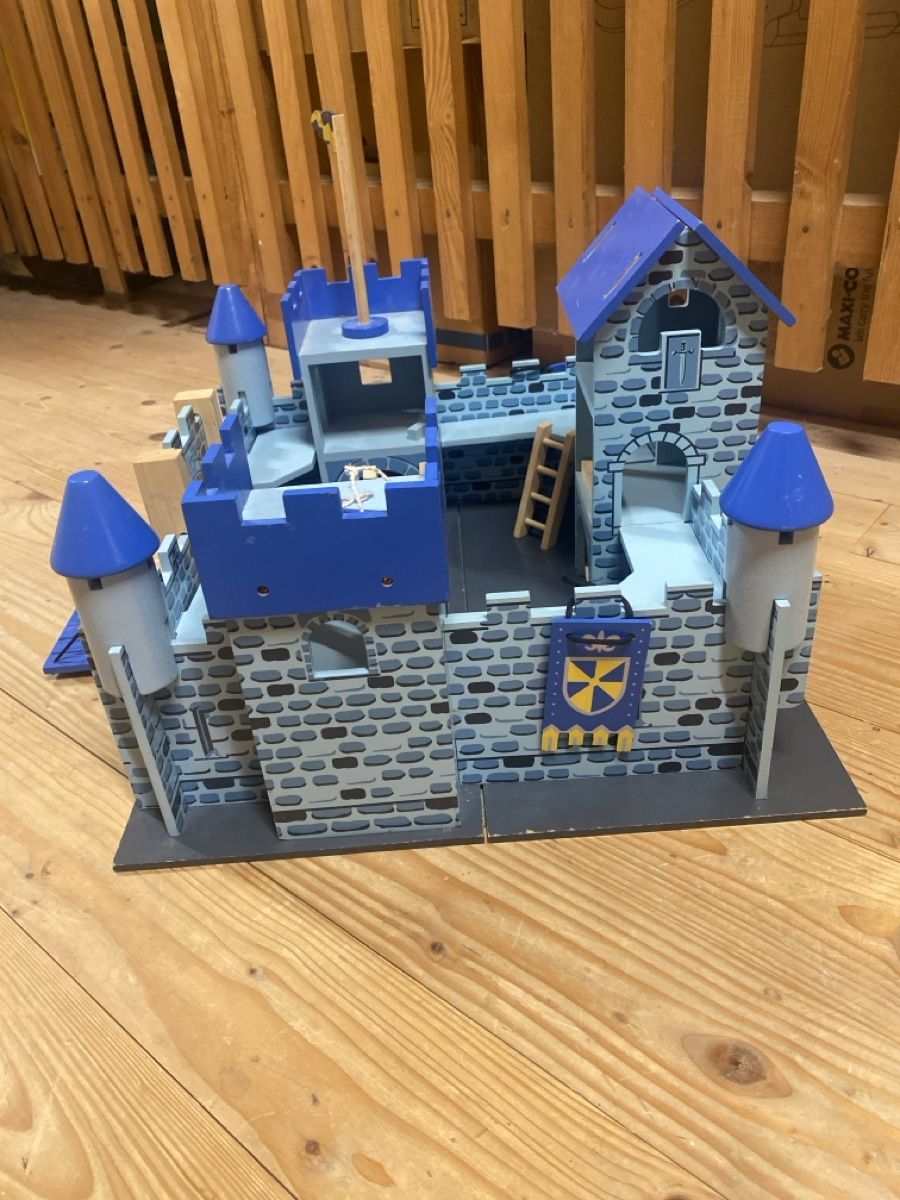 Casette per bambini: Castello giocattolo  per bambini 🏰! – Usato da Winterthur venduto da Aleujkaj 2