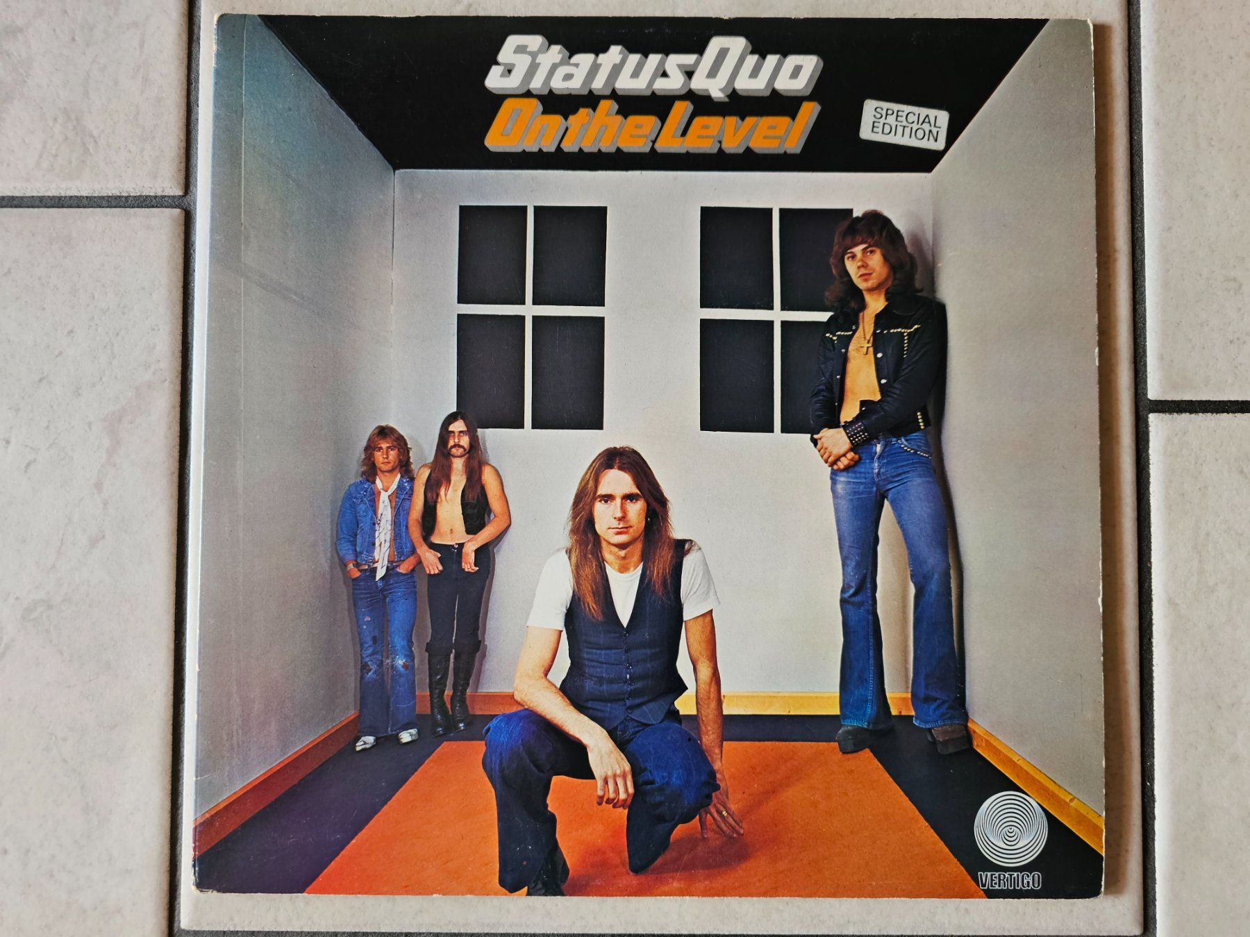 Schallplatten: Status Quo  -  On The Level  /  Special Edition  /  LP – Gebraucht aus Schneisingen von backstore24