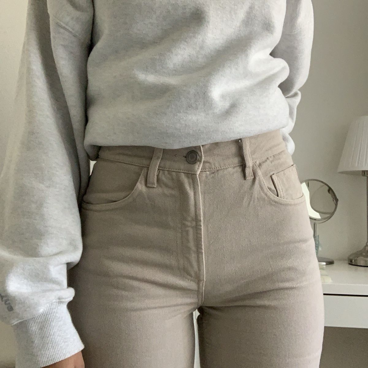 Brandy Melville Jeans: Brandy Melville Jeans Beige – Usato da Basel venduto da zar_dw2n 1