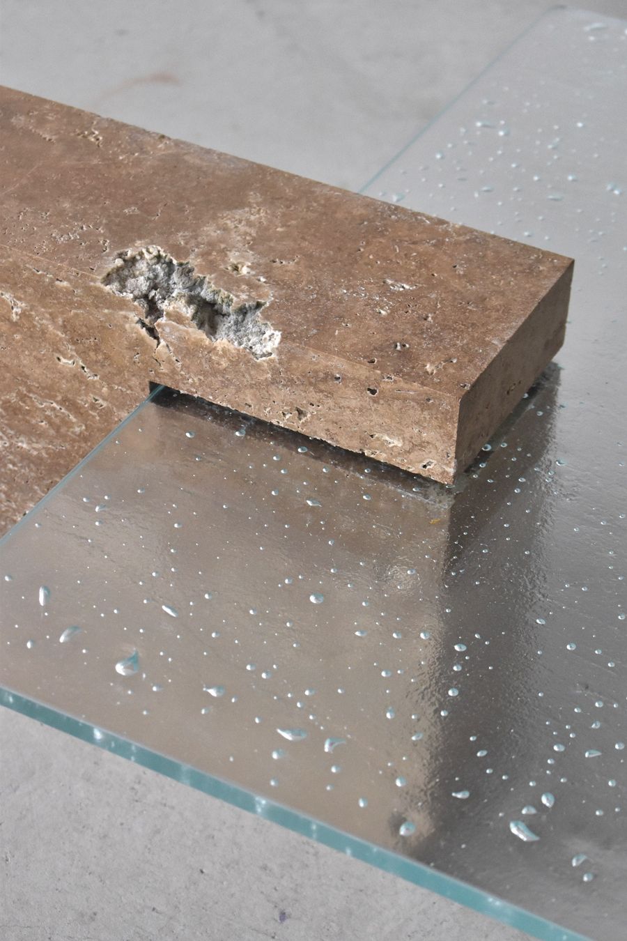 Tavoli: Brutalist Travertin Couchtisch – Nuovo e nell'imballaggio originale da Basel venduto da ale_rg9g 2