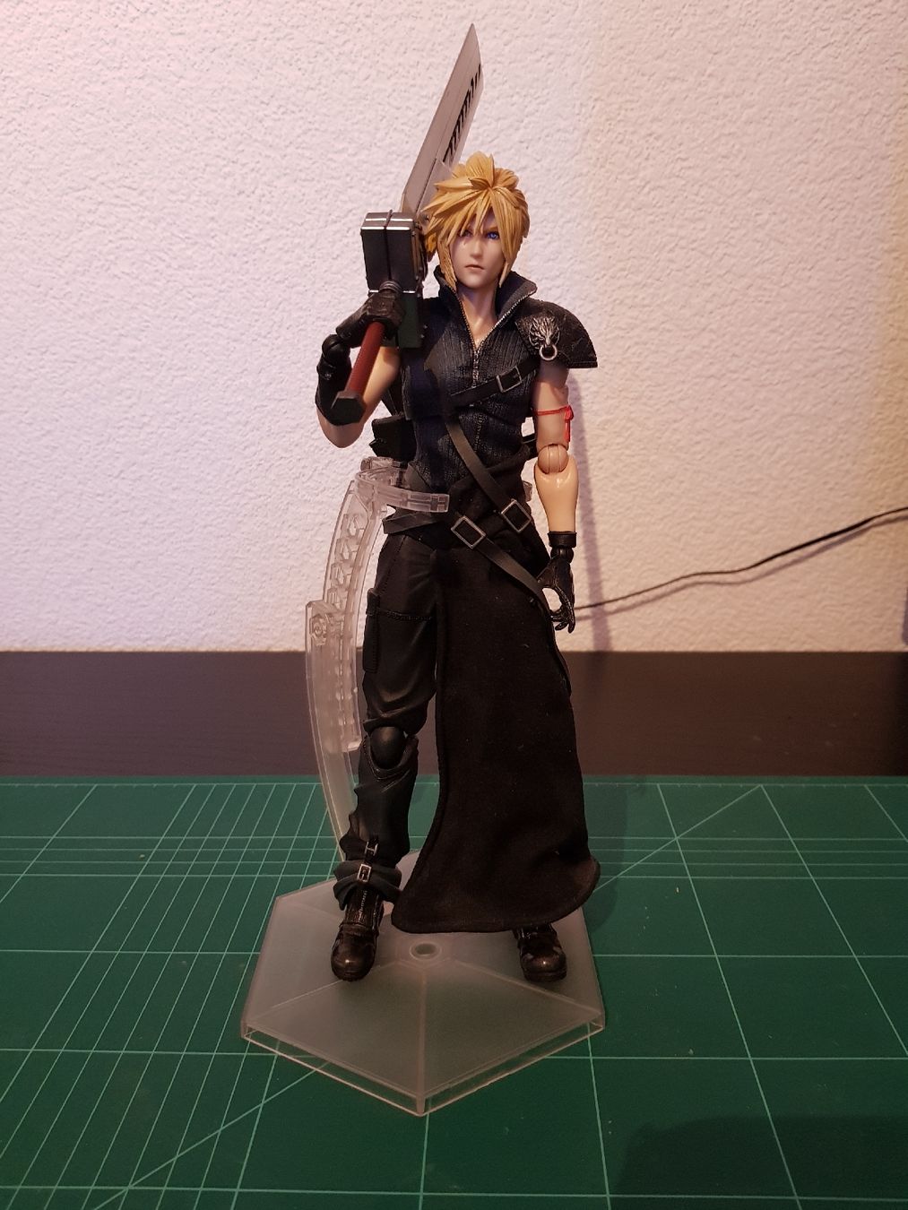 Statuette: Play Arts Action Figure Final Fantasy VII Cloud Strife – Usato da Niedergösgen venduto da Kamui8 4
