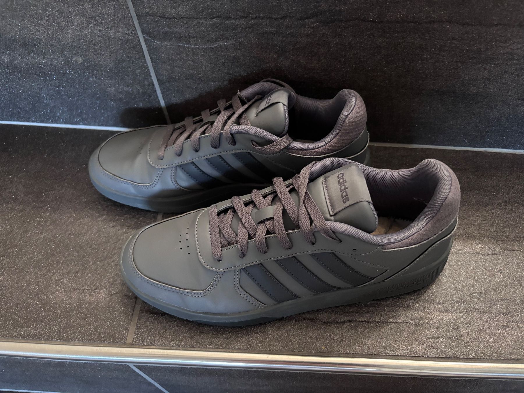 Adidas Scarpe da uomo: Sneaker Adidas grau 43 1/3 – Usato da Balsthal venduto da Uroby