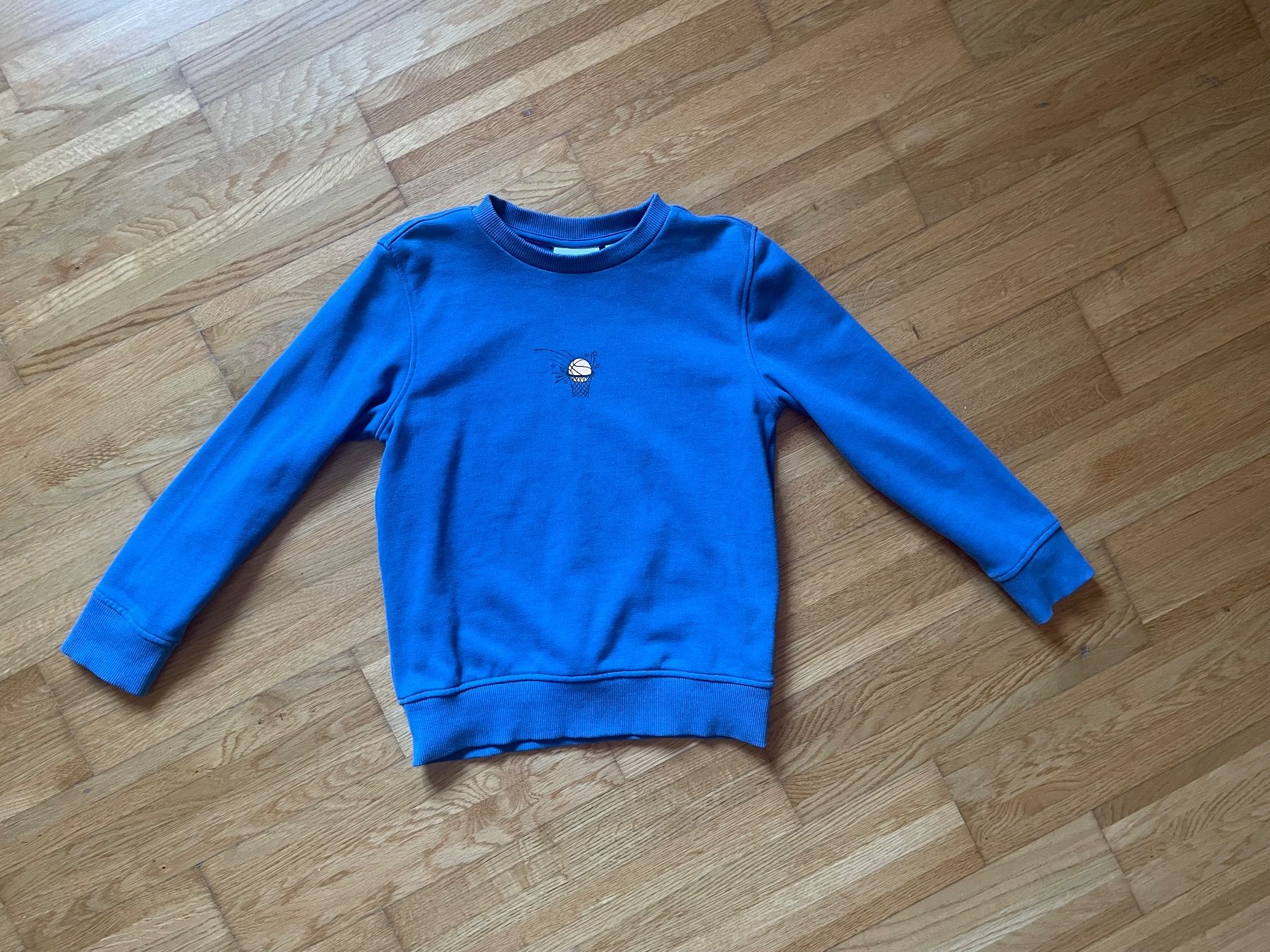 Tom Tailor Pullover & Sweatshirts: Tom Tailor Sweatshirt Pullover blau Basketball 116 – Gebraucht aus Clarens von Lois86