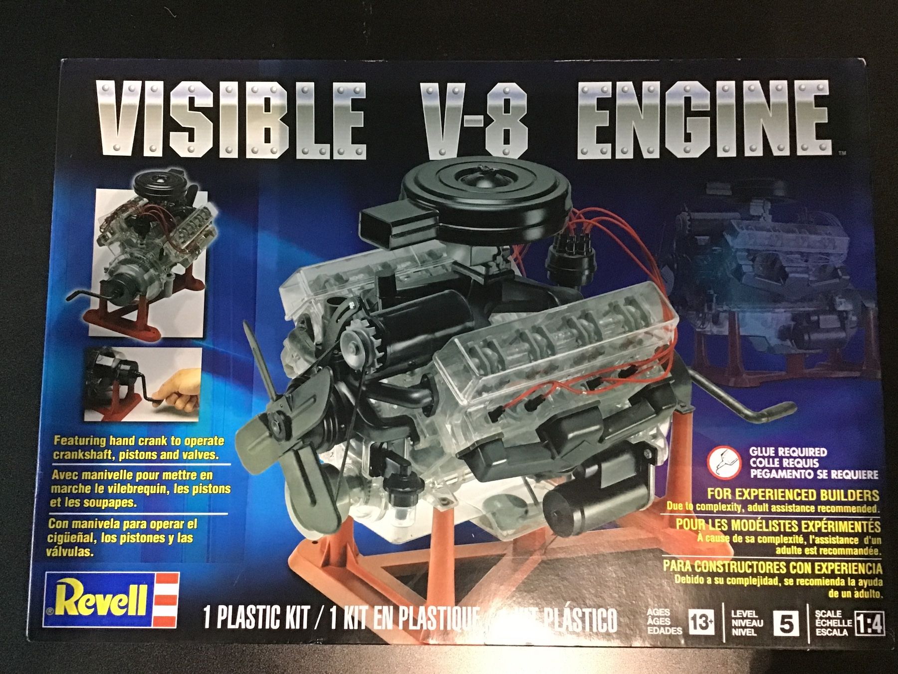 Revell Kit di modellismo & Modellini statici: Revell V8 Motor Modellbausatz Visible Engine 1:4 – Nuovo e nell'imballaggio originale da Männedorf venduto da Modellbau-wyss