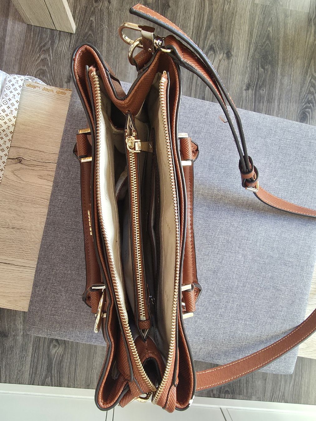 Guess Taschen für Damen: Sac Guess – Neu (gemäss Beschreibung) aus Corcelles-Payerne von Shielddd 3