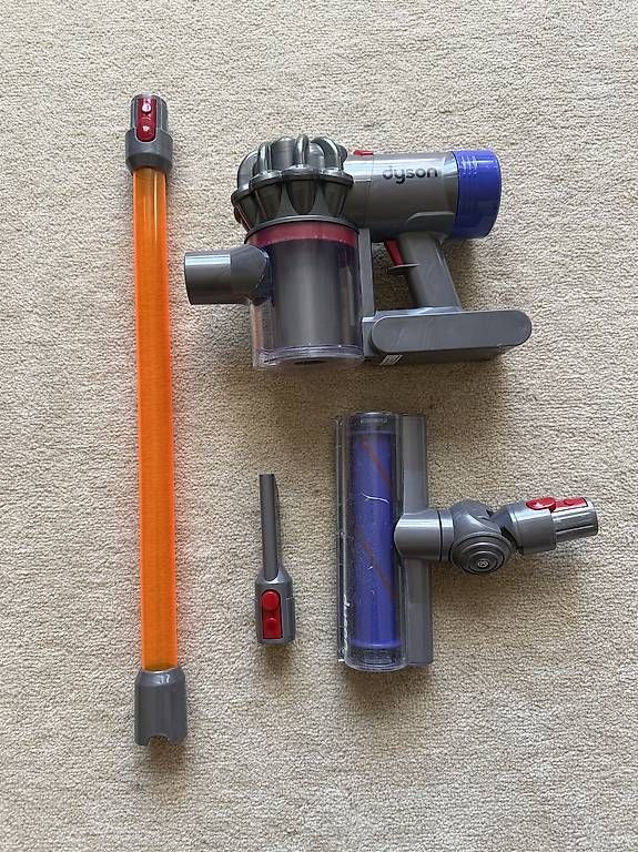 Spielzeuge: Casdon Dyson Kinderstaubsauger mit Zubehör – Gebraucht aus Basel von TineDittmar 1