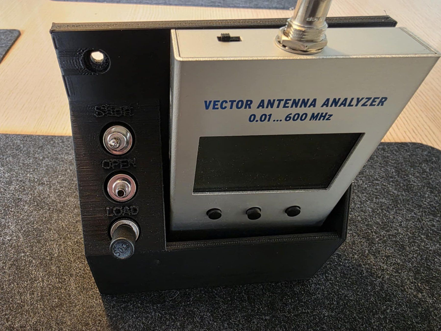 Misurare: Antennenanalysator/SWR messgerät. – Usato da Näfels venduto da HB9GIM 1
