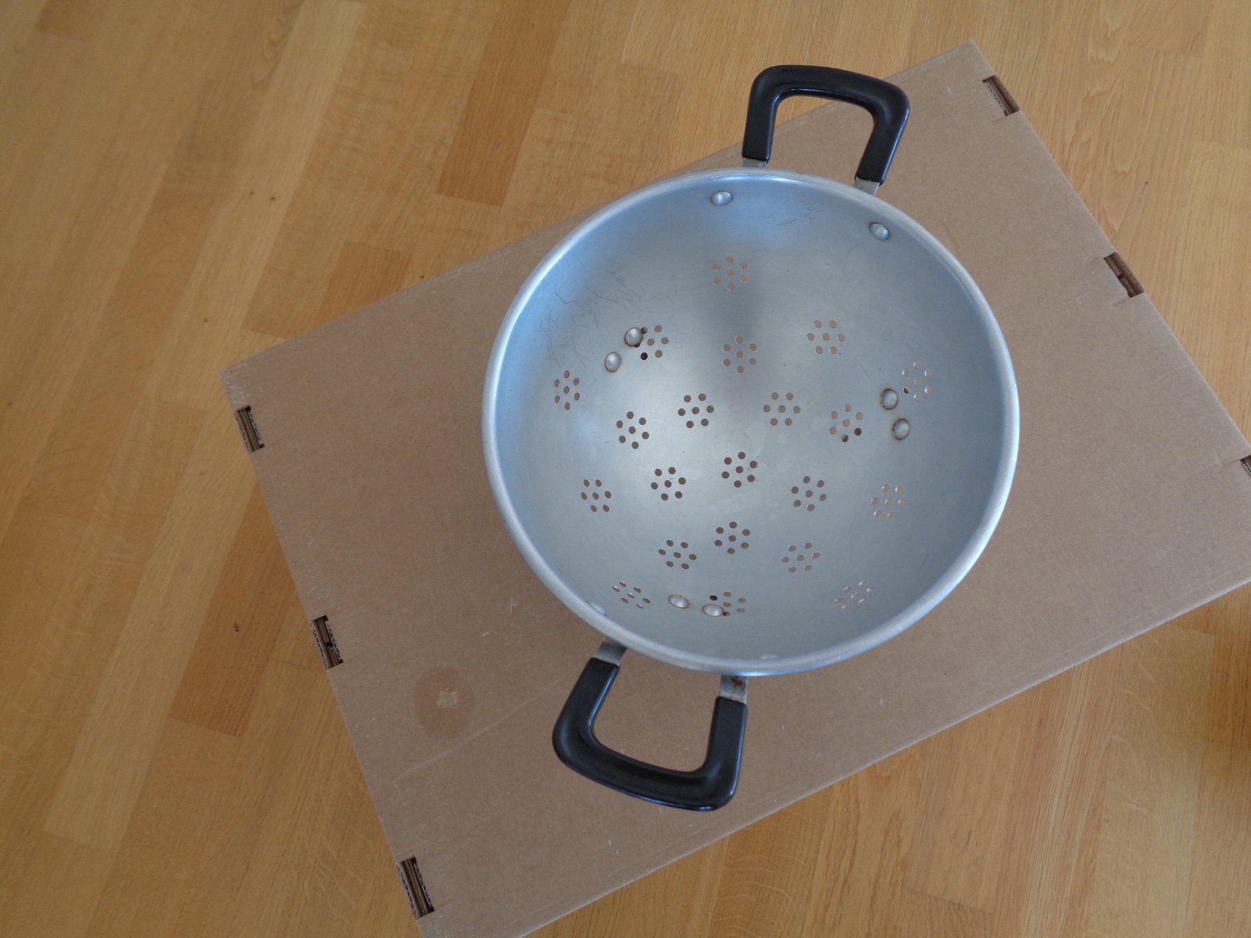 Elettrodomestici da cucina: Alu Sieb mit Füsschen antik – Usato da Hägglingen venduto da Orysen 1