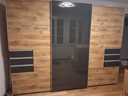 Kleiderschrank mit Schwebetüren