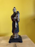 Asiatische Figur mit Vase, Vintage, Alt Holz.