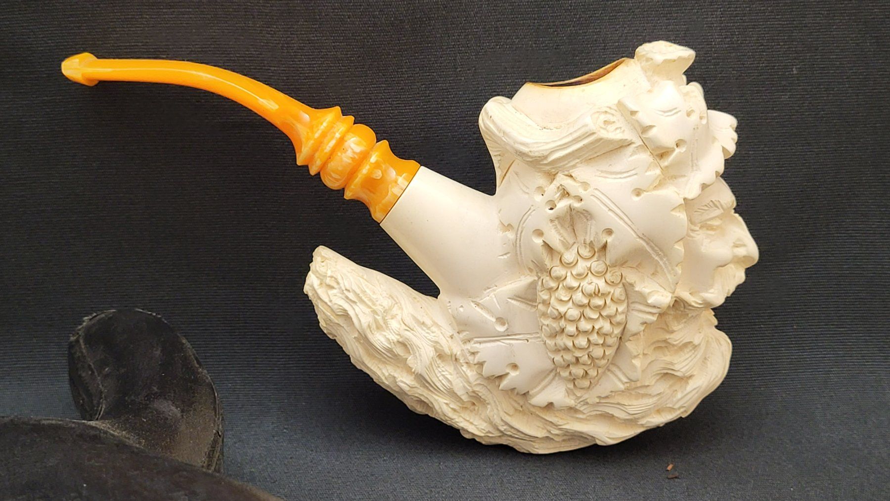 Statuette: Mega Meerschaum-Pfeife inkl. Etui – Usato da Basel venduto da spinne02