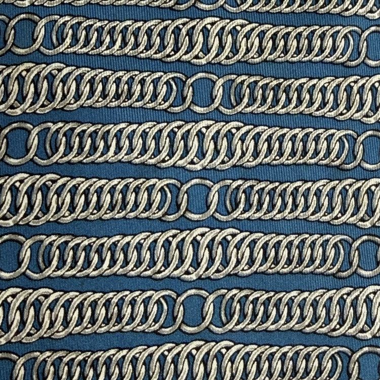 Cravate HERMÈS Vintage - Motif Montgolfières - 100% Soie Bleue - Longueur 150 Cm