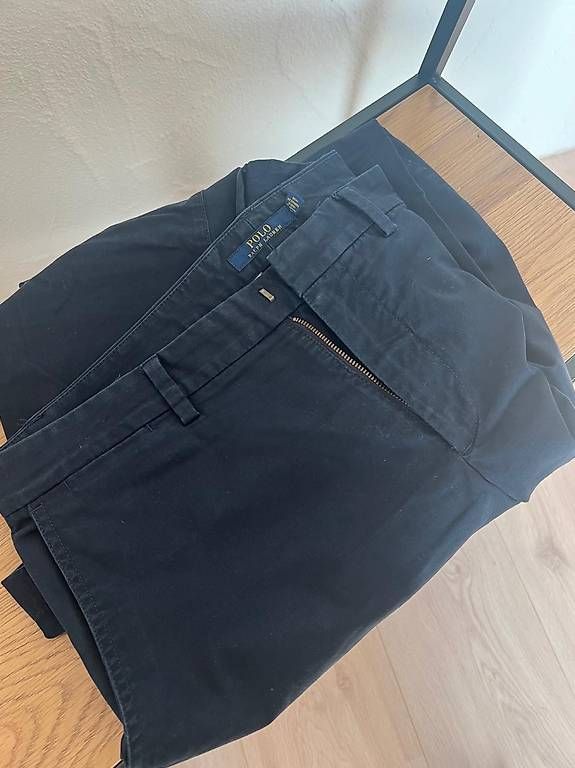 Pantalons: Polo Chino – D'occasion à Jona par Joshua_Pat