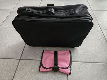 Beauty Tasche schwarz mit Pinsel Kajal Etui