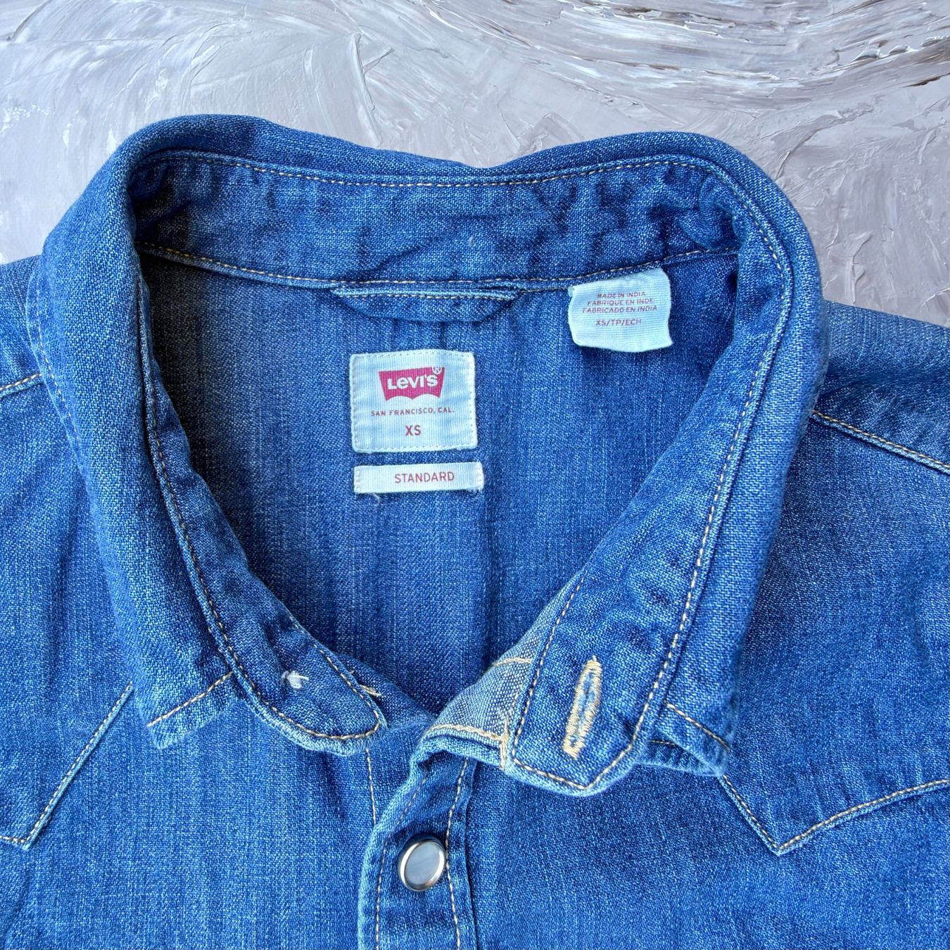 Levi's Chemises: Chemise en jean Levi's – D'occasion à Thônex par Suisse.Shopping 7