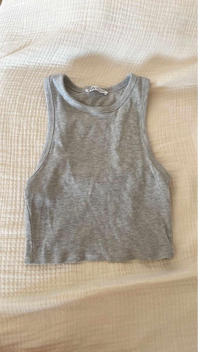 Zara Tops: Zara Croptop Size S – Gebraucht aus Kloten von simones.thriftshop