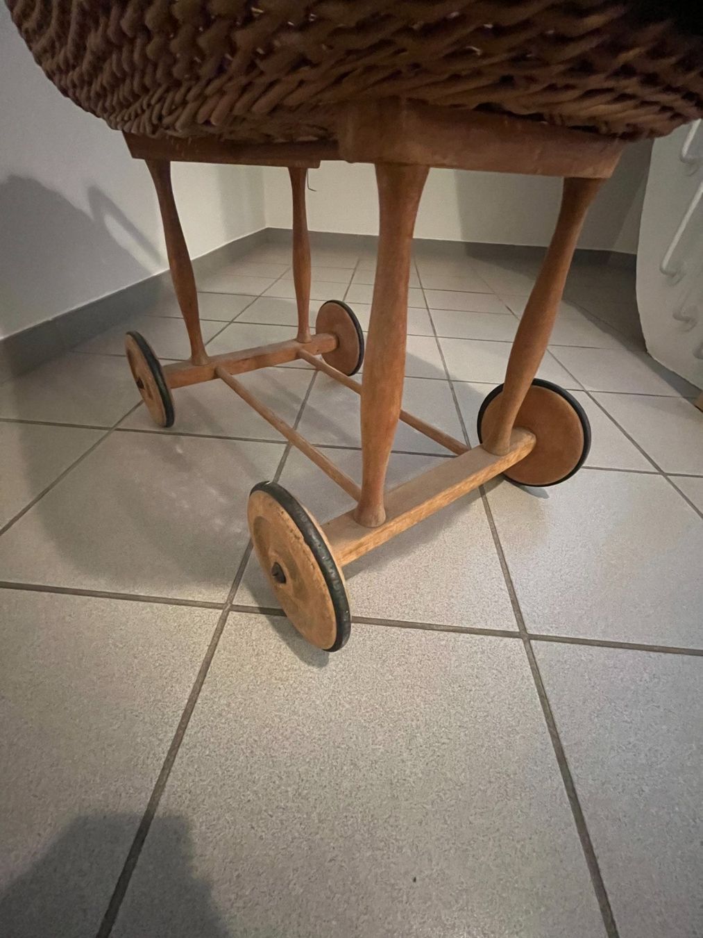 Culle: Vintage Stubenwagen mit Rollen – Usato da Lenz venduto da Klimbim7083 2