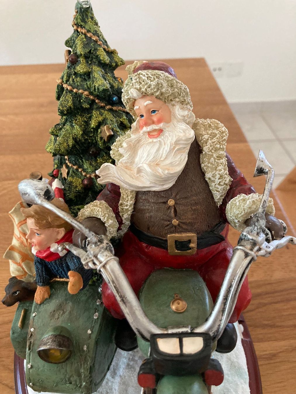 Spieldosen: Musikdose Weihnachtsmann auf Motorrad mit Baum – Gebraucht aus Mönchaltorf von Tschibi
