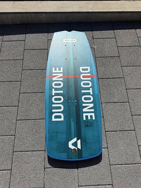 Aquilone: Duotone Kitefoil Board mit Straps – Usato da Oberdorf SO venduto da xtra85