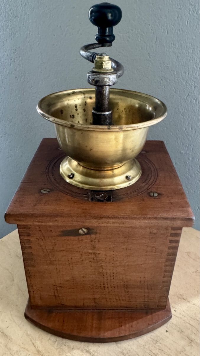 Appareils de cuisine: Schöne antike Kaffeemühle – D'occasion à Rothrist par Luckywinner 7