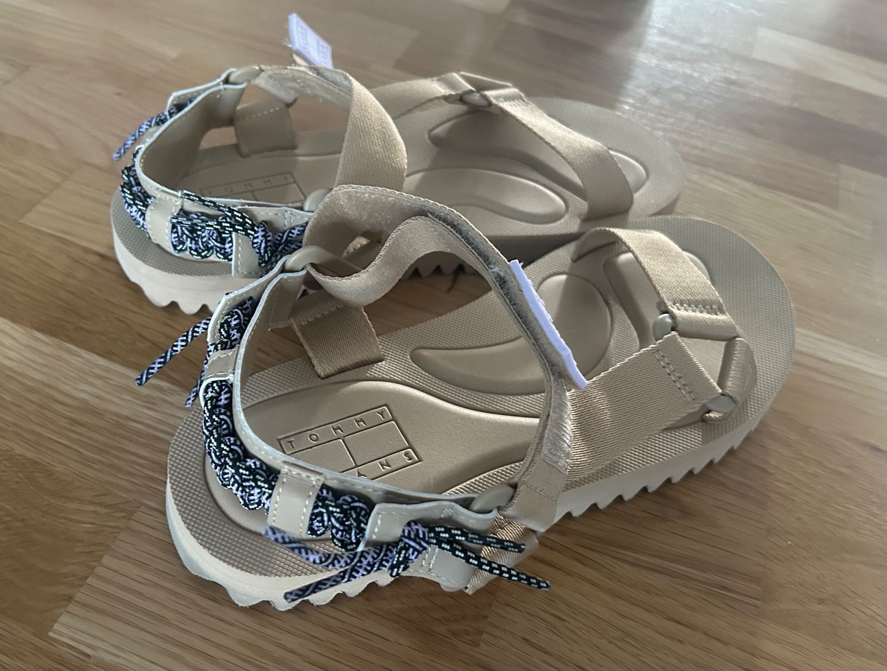 Tommy Hilfiger Damenschuhe: Tommy Hilfiger Sandale, Beige, Neu – Neu (gemäss Beschreibung) aus Feuerthalen von cel_ine13 1