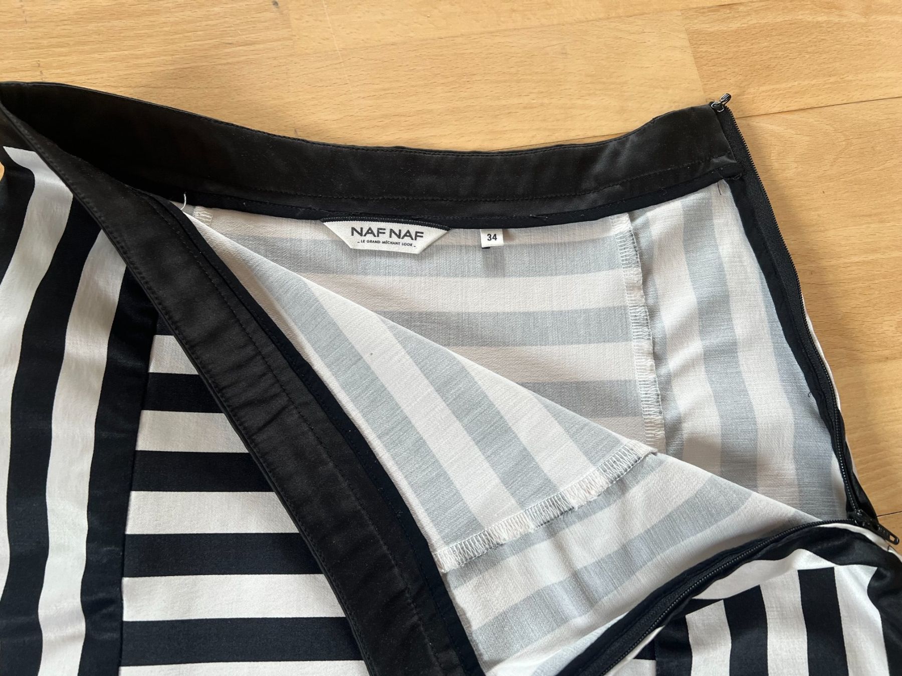 Nafnaf Gonne: NAF NAF Mini-Rock, Gr. 34, Schwarz/Weiss – Usato da Worb venduto da farben20zauber 2