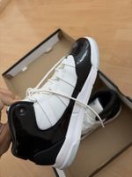 Jordan Sneaker schwarz weiss Grösse 35 neu mit Box