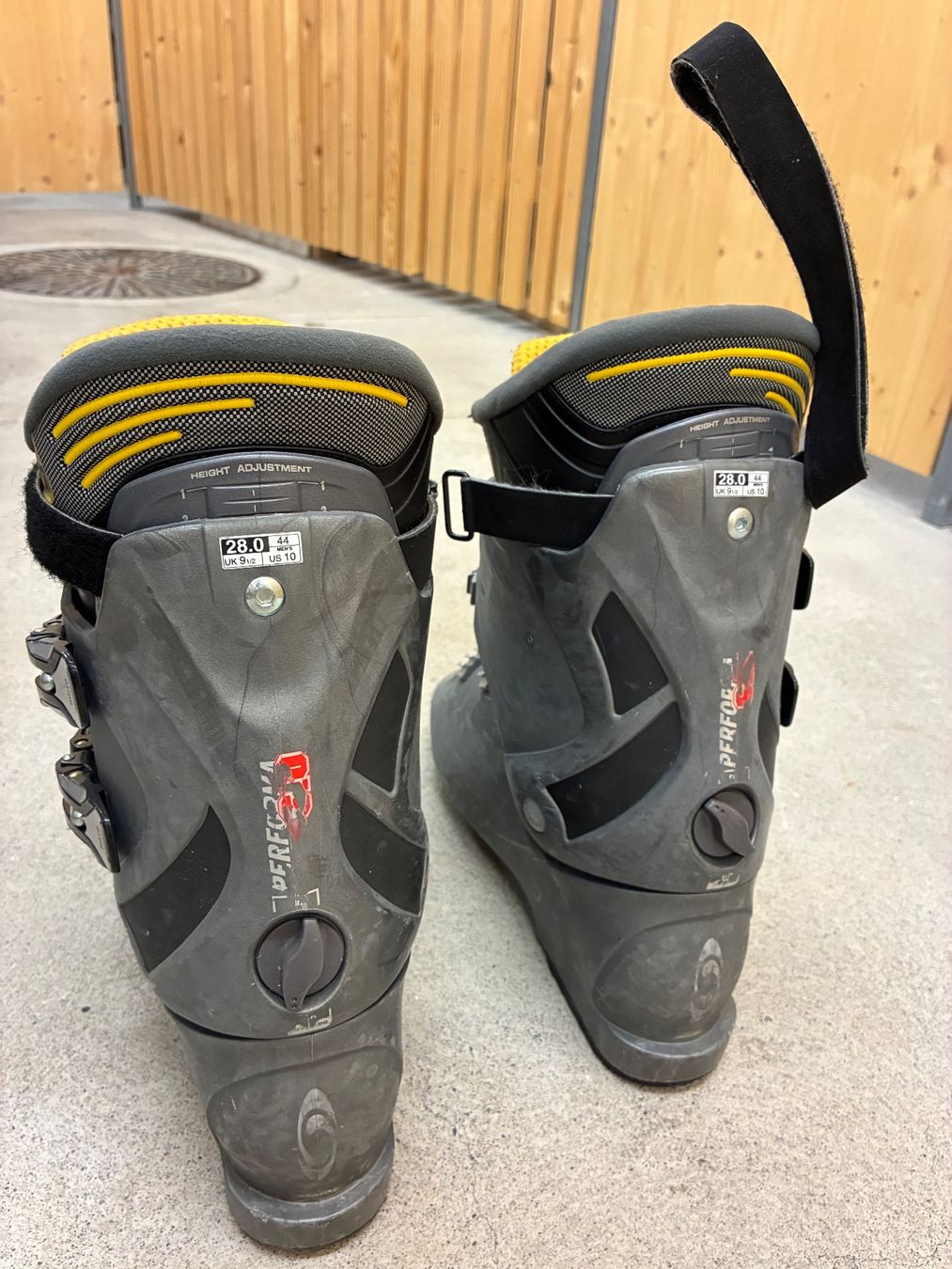 Salomon Scarpe da uomo: Skischuhe Salomon Grösse 44 (Mondo 28.0) – Usato da Zürich venduto da leGrenat 1