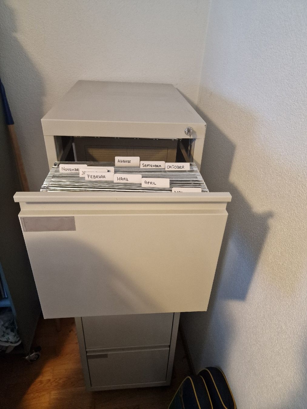 Armoires: Aktenschrank mit Hängeregister – D'occasion à Aadorf par condor35 1
