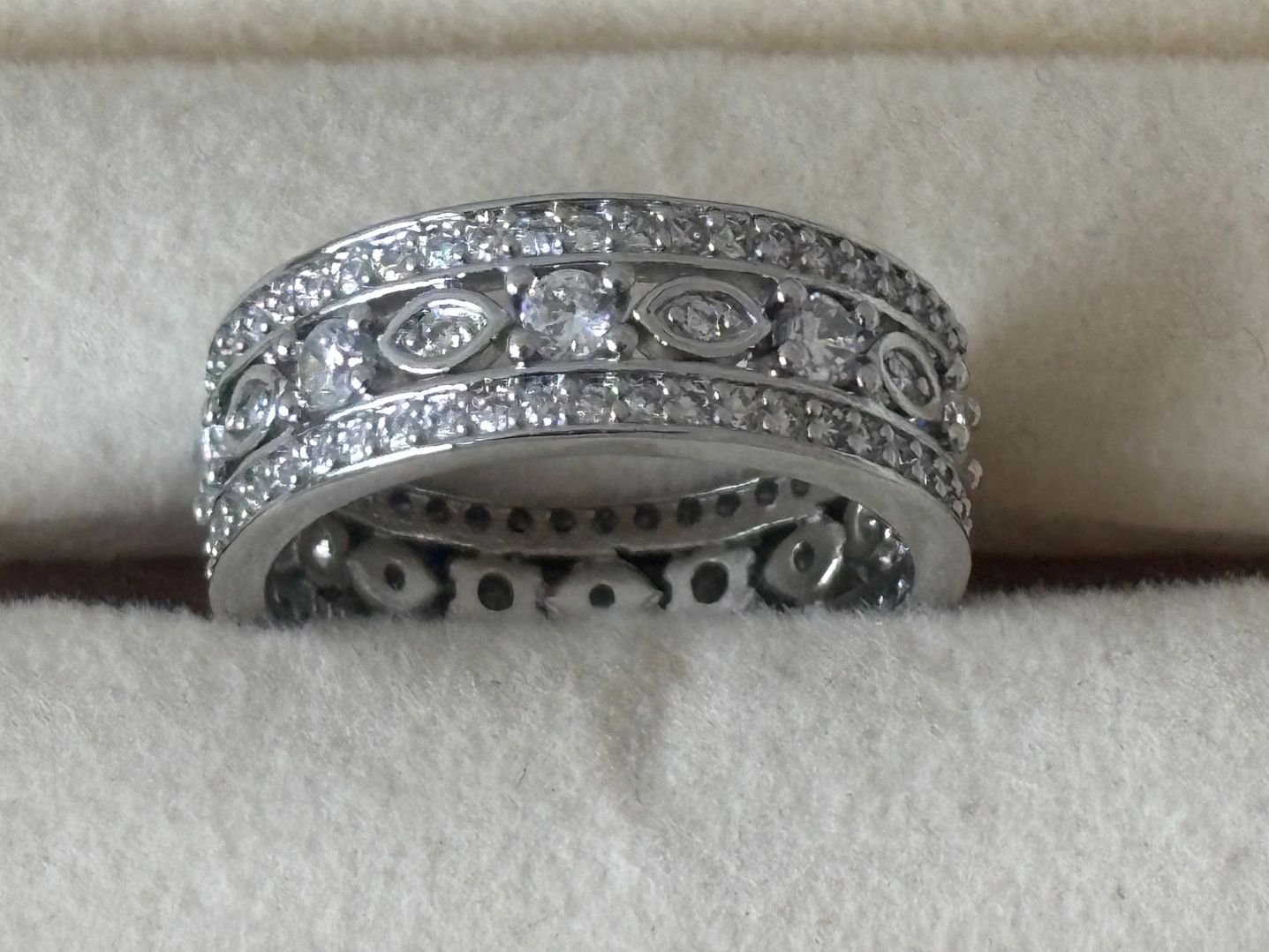 Anelli: Luxus Elegante Gr.17/7 Ring Memoire Farbe :  Silber – Nuovo (secondo la descrizione) da Biel-Bienne venduto da Roserosse13