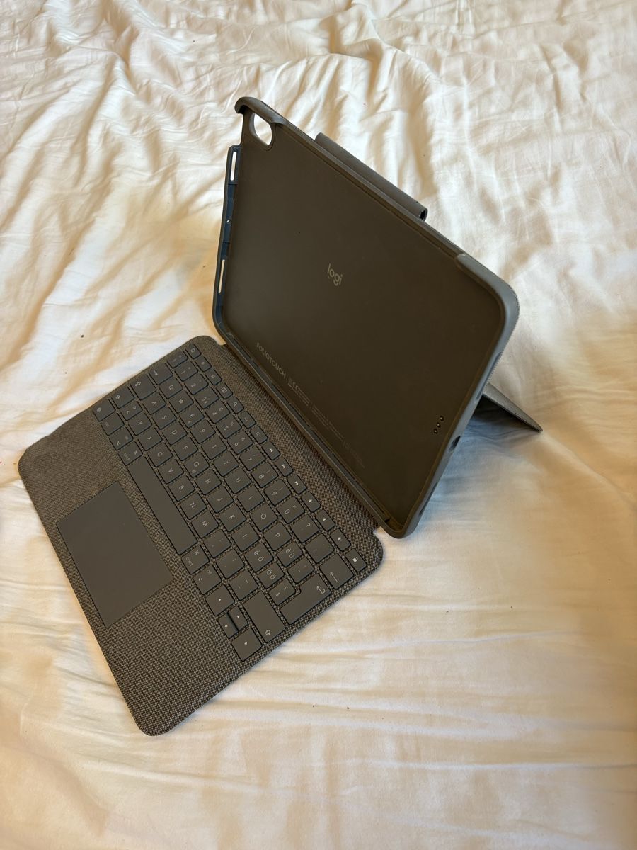 Logitech Tastaturen: Logitec iPad Tastatur – Neu (gemäss Beschreibung) aus Zürich von user.30583828 2