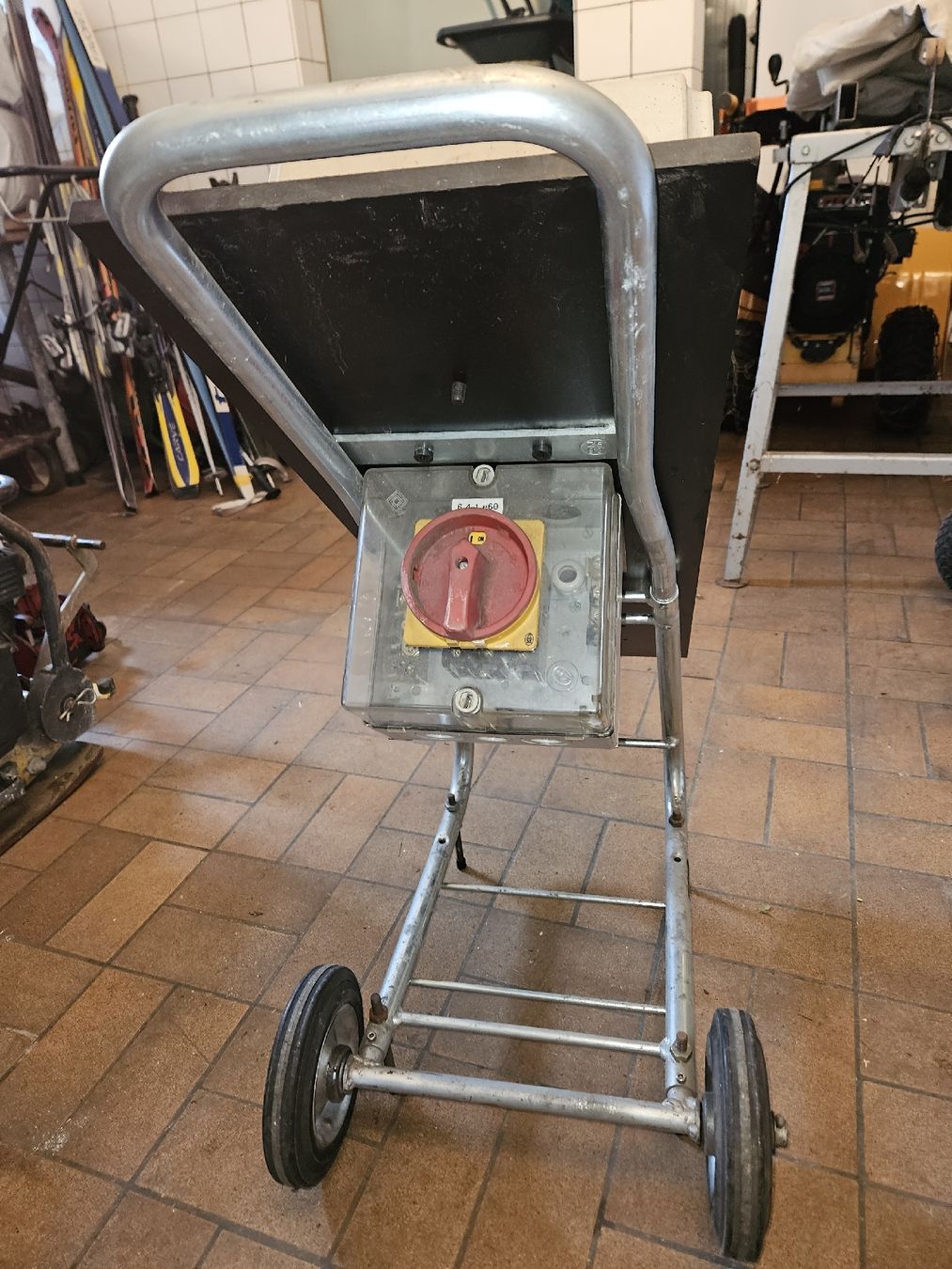 Elettrotecnica: Starkstromverteiler mit Räder, Top Zustand, Sofort! – Usato da Oberburg venduto da znas 5