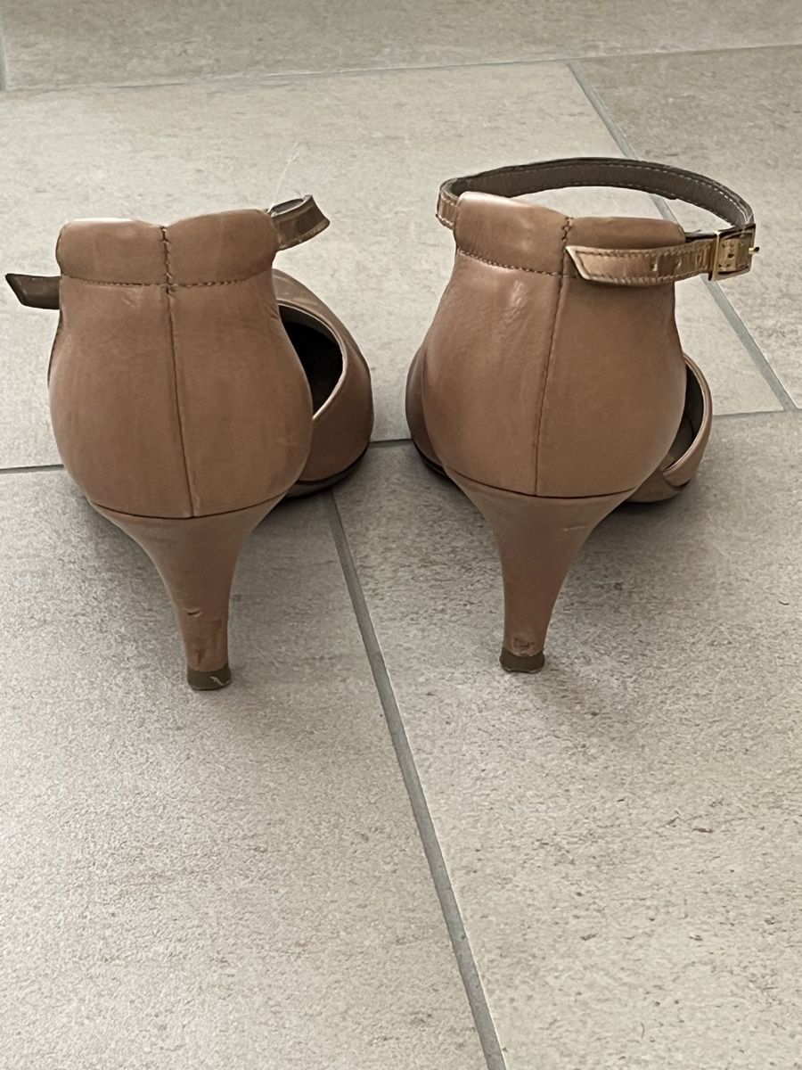 Damenschuhe: Leder Pumps von Vic – Gebraucht aus Nänikon von aoe_22fy 2