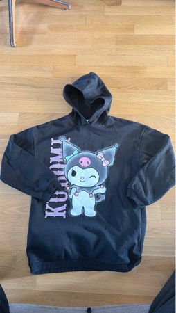 Kapuzenpullover Kuromi Motiv schwarz gebraucht